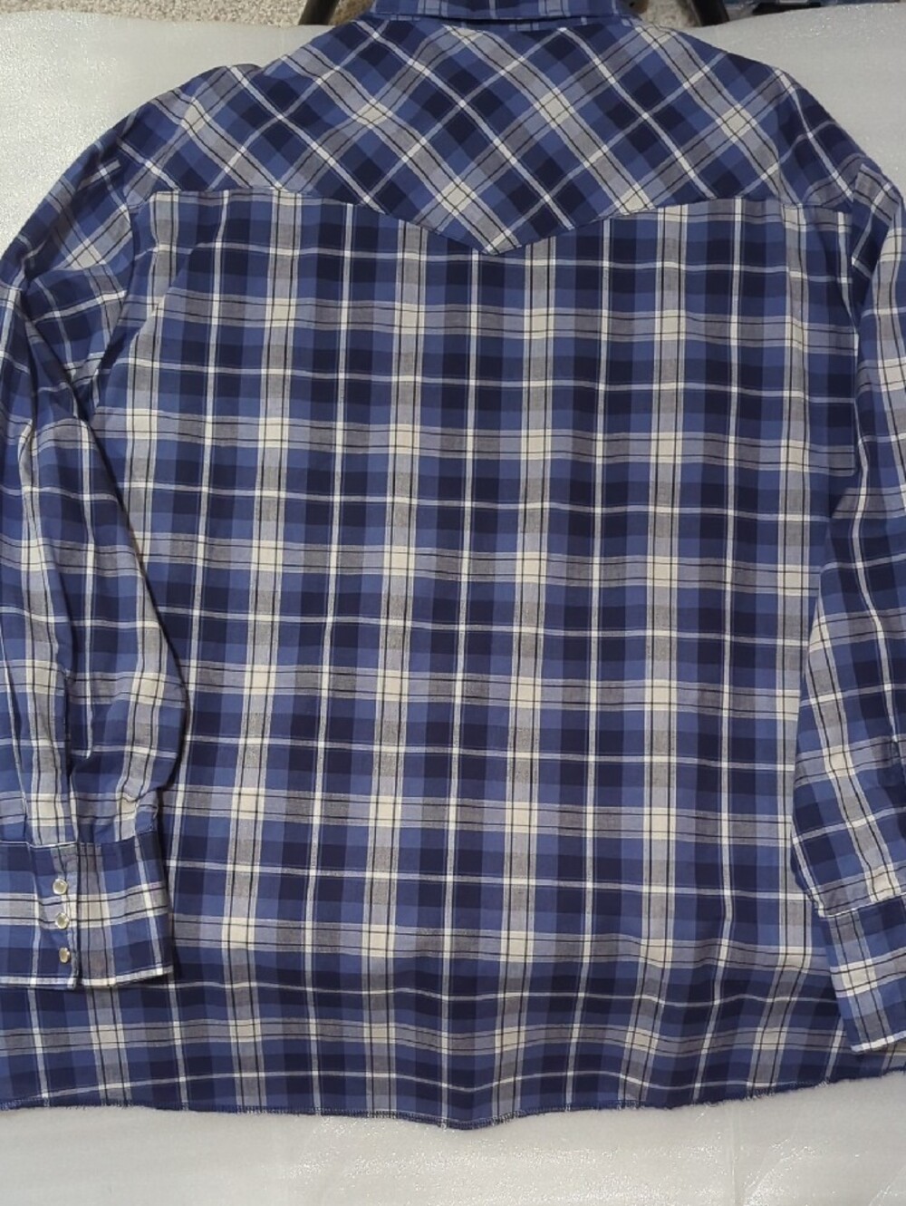 Wrangler Blue and White Plaid Western Button-Down Shirt - Picture 2 of 3